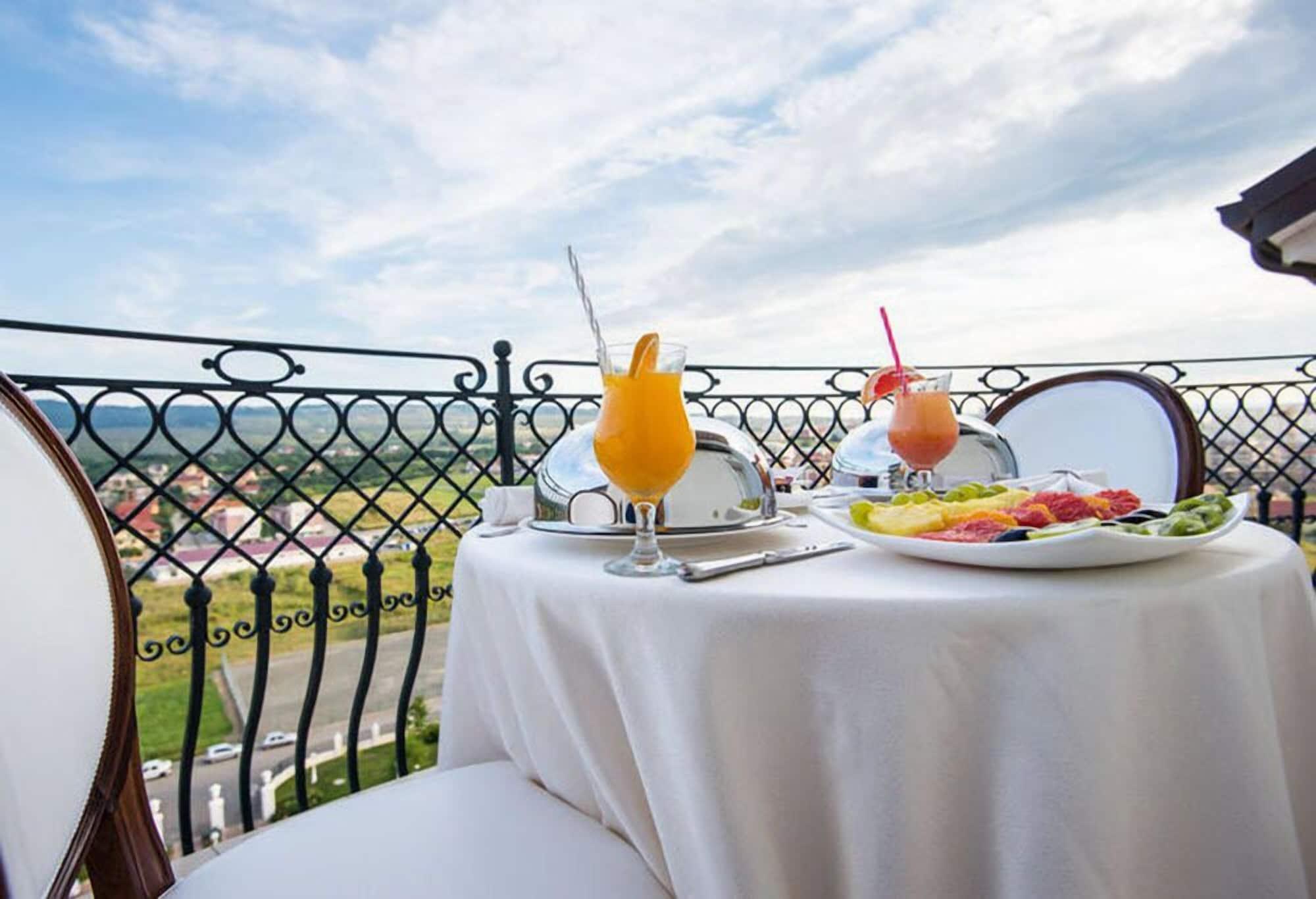 Grand Hotel Italia Cluj-Napoca Exterior photo Breakfast at the hotel