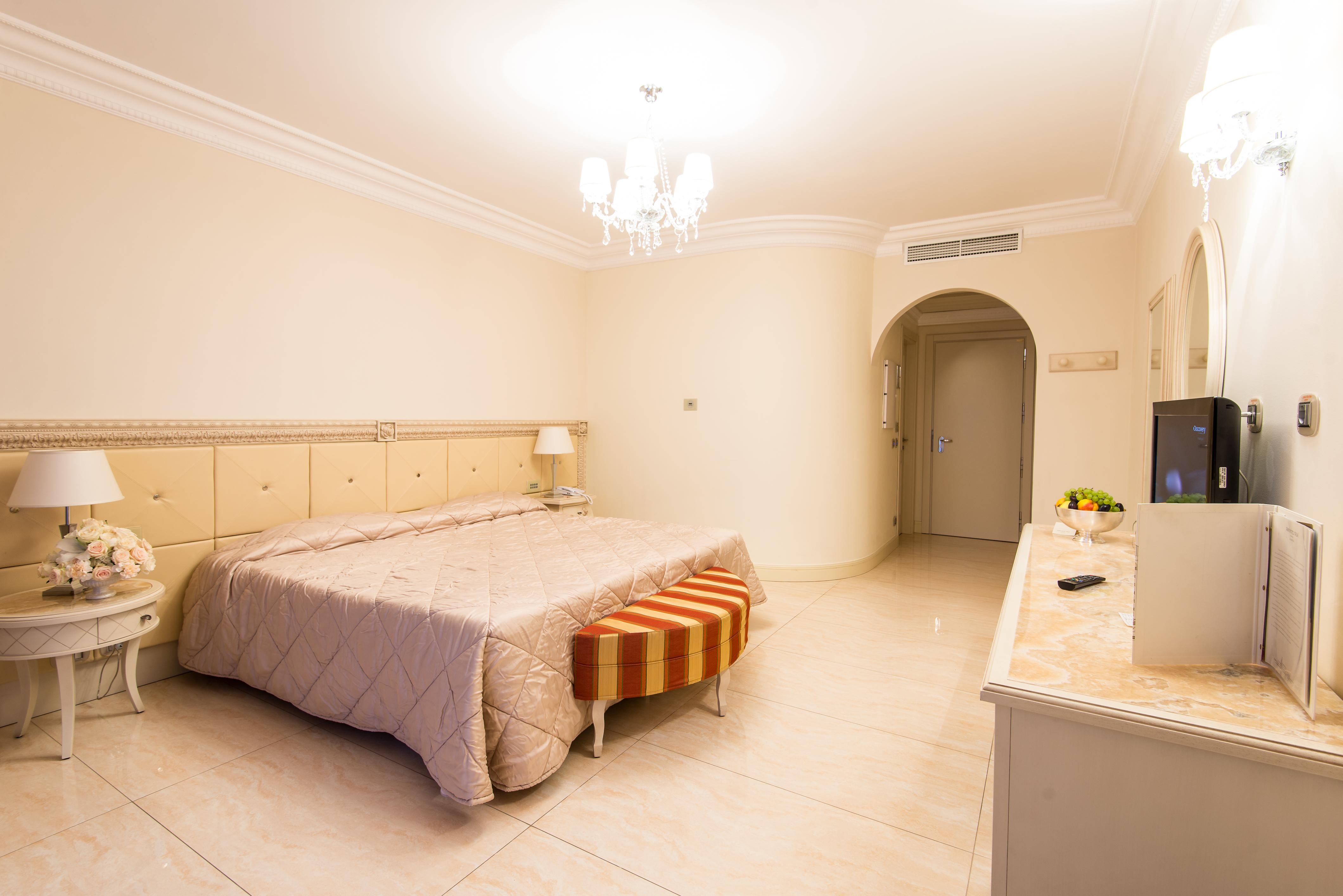 Grand Hotel Italia Cluj-Napoca Exterior photo A room at the hotel