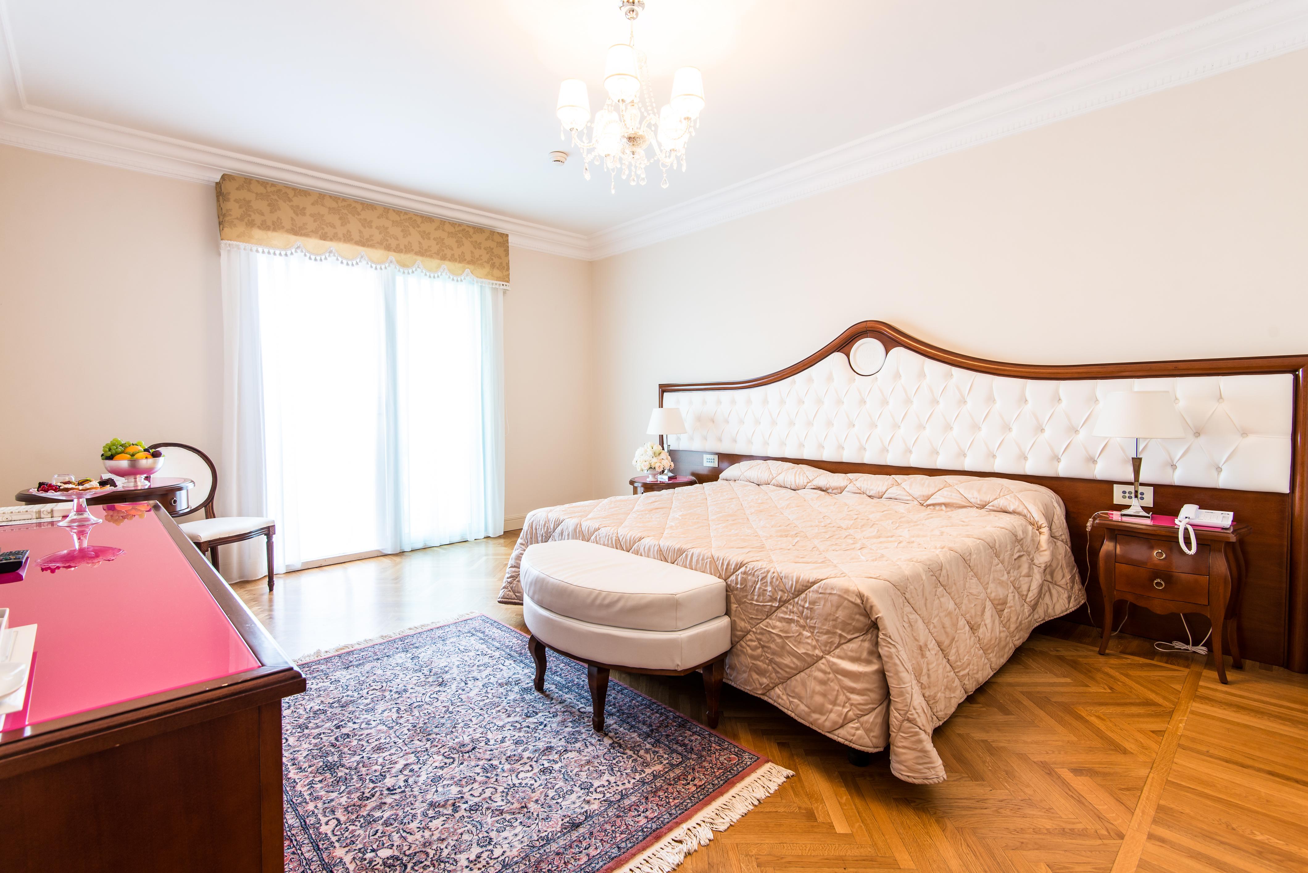 Grand Hotel Italia Cluj-Napoca Exterior photo A bedroom