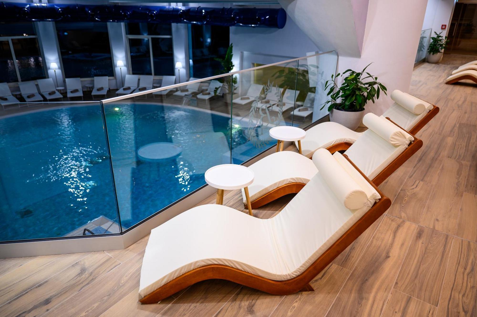 Grand Hotel Italia Cluj-Napoca Exterior photo The pool at the hotel
