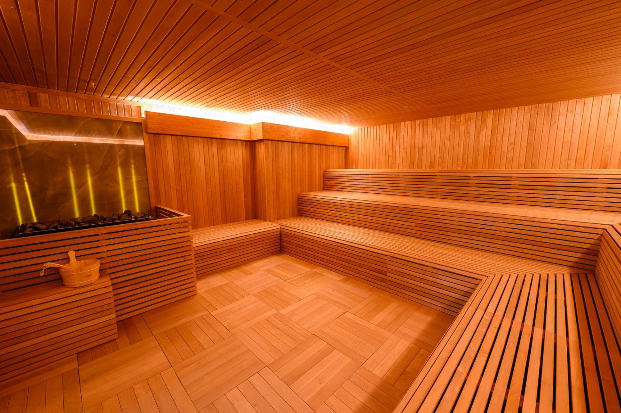 Grand Hotel Italia Cluj-Napoca Exterior photo A Finnish sauna